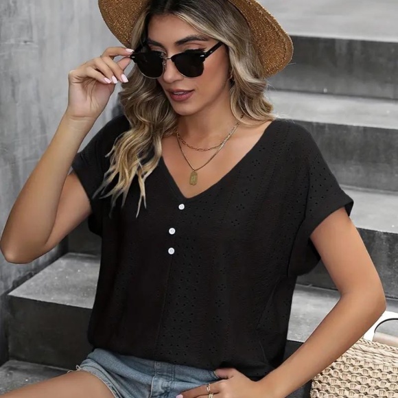 HP | V-Neck Tee - Picture 3 of 4